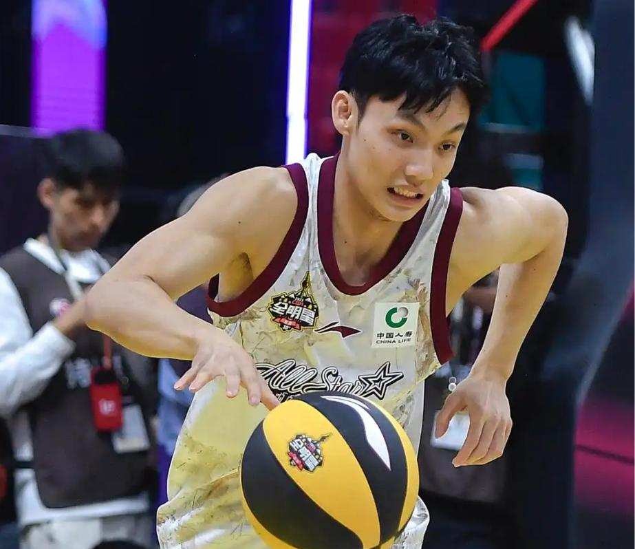 乐鱼体育-加时末段广东宏远调整名单以备西甲，状态回暖环节打磨，态度坚定，身体对抗强度拉满的简单介绍